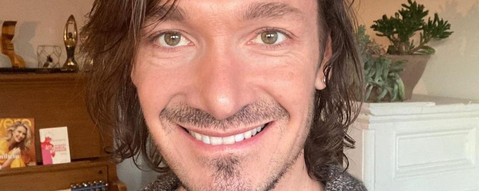 Le chanteur Michaël raconte un accident qui aurait pu couter la vie à son fils et c’est terrifiant