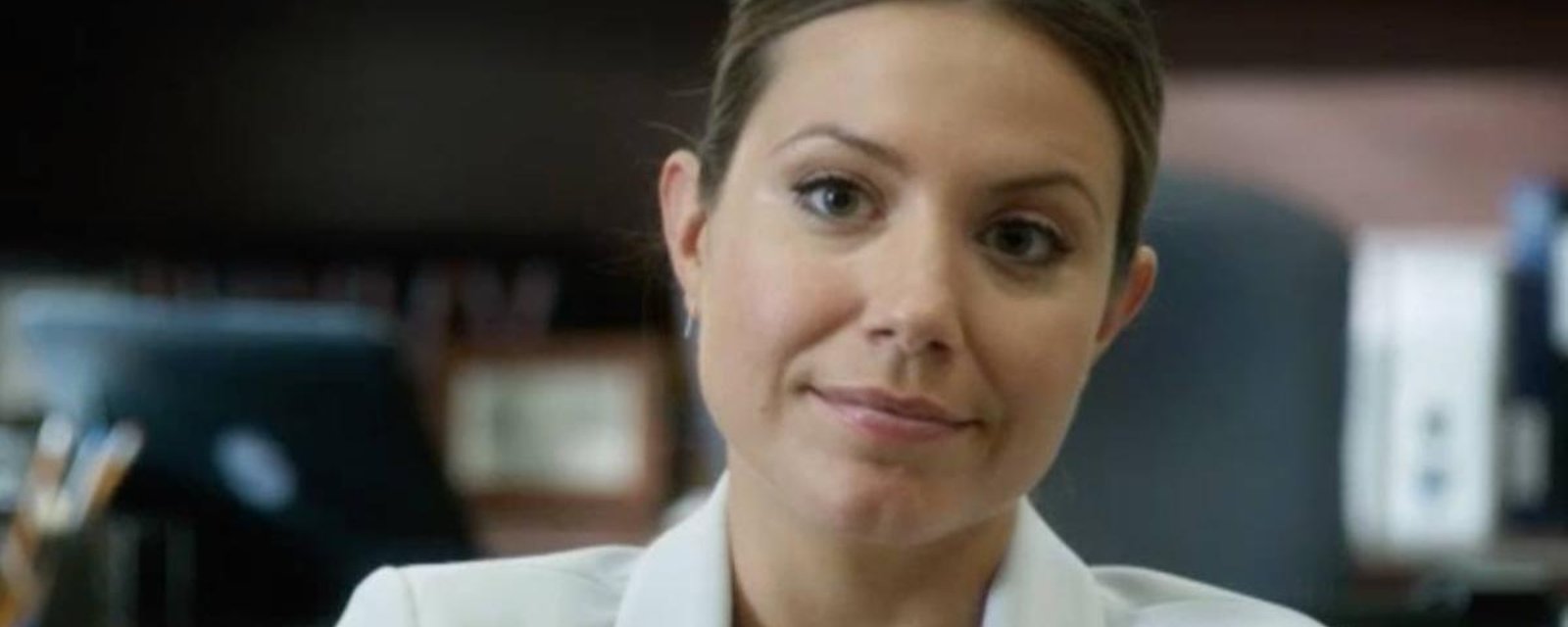Magalie Lépine-Blondeau complètement resplendissante en maillot dans le lac