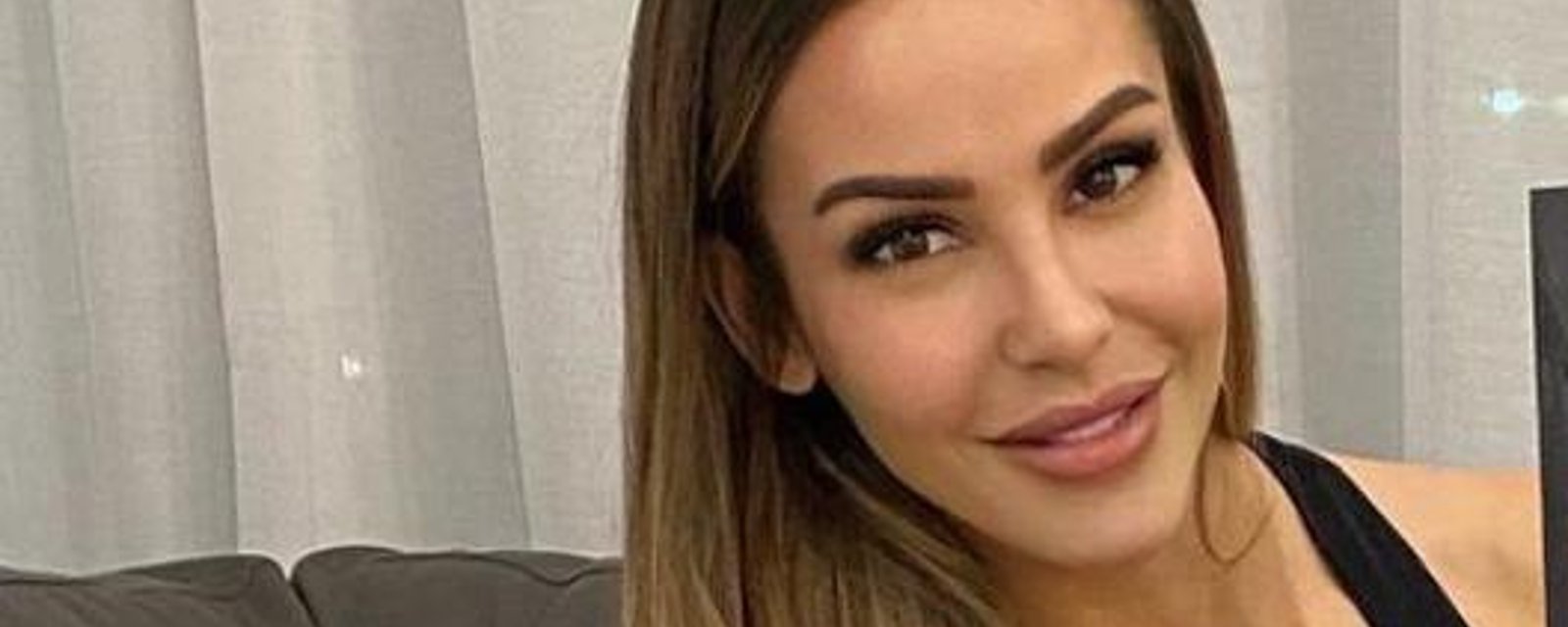 Cintia d'Occupation Double resplendissante en bikini pour son retour au Québec