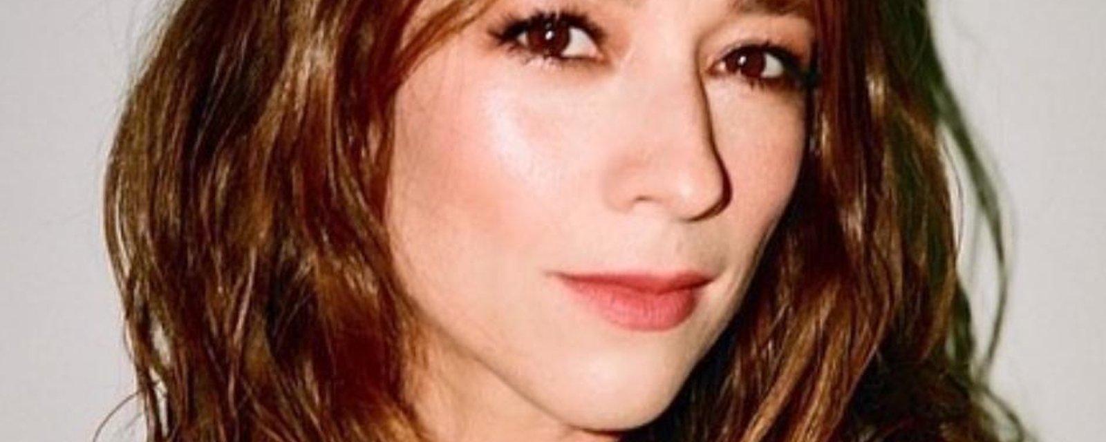 Karine Vanasse fait exploser le web dans de superbes robes de princesse
