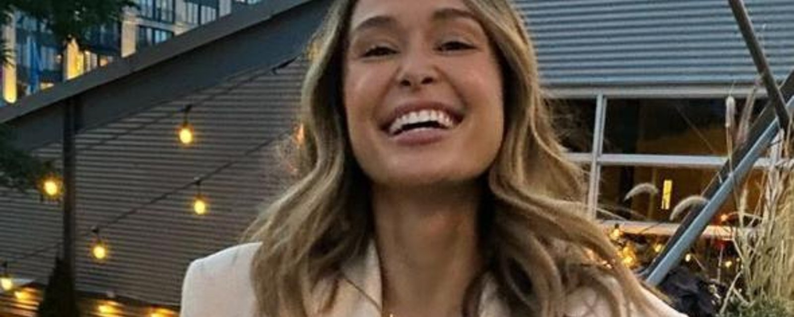 Julie-Anne d'Occupation Double enflamme le web en bikini révélateur