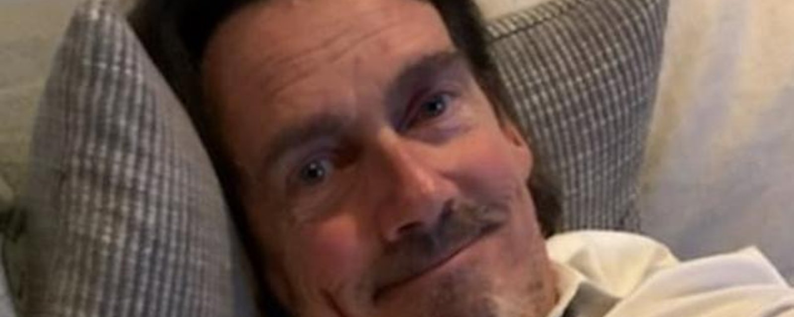 Les bébés de Pierre Karl Péladeau volent la vedette dans les bras de leur papa