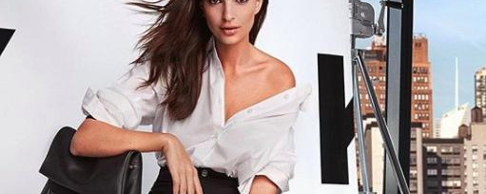 La mannequin Emily Ratajkowski pose complètement nue sur Instagram