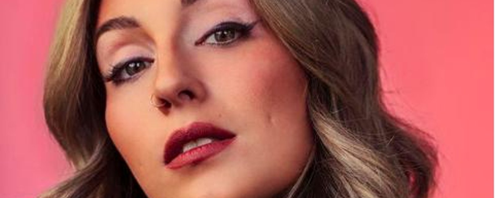 La nouvelle candidate d'OD Grèce, Kristina, se fait solidement ramasser par les internautes parce qu'elle est maman!