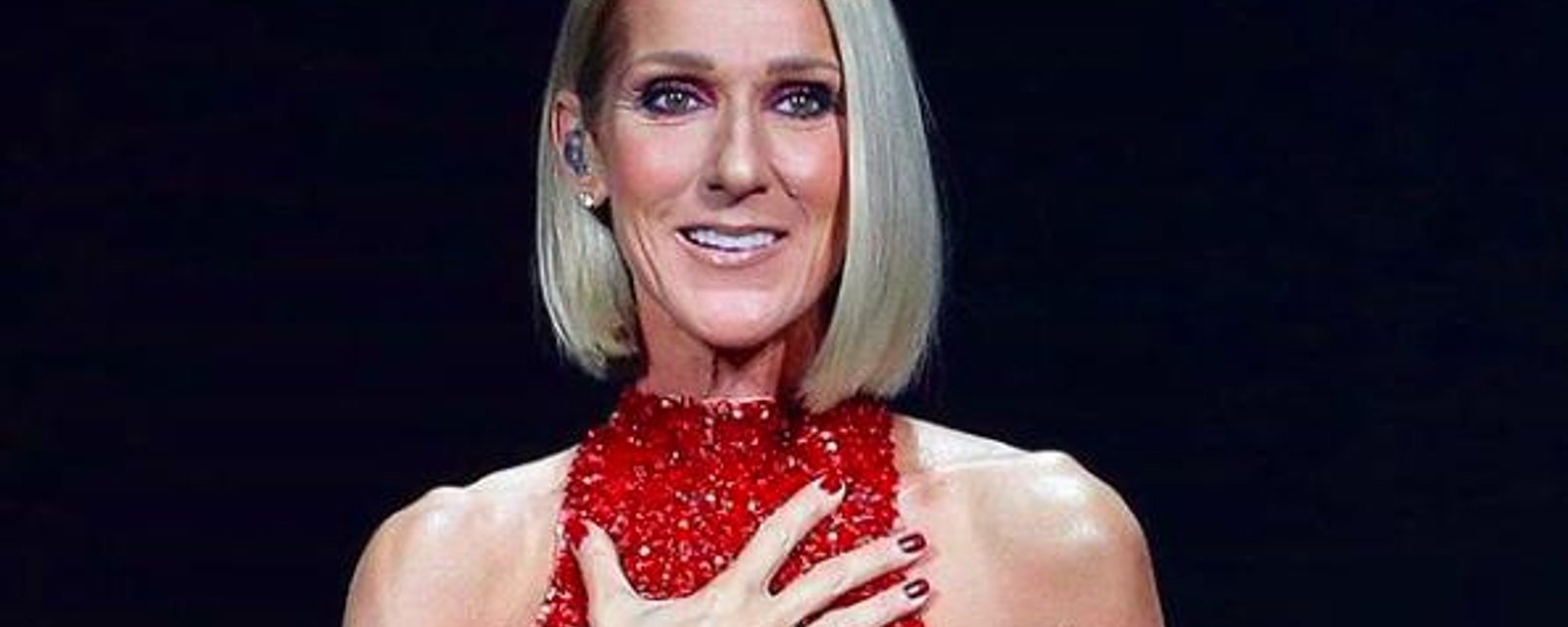 La coupe de cheveux et le poids de Céline Dion volent la vedette lors de la 1re de sa tournée Courage