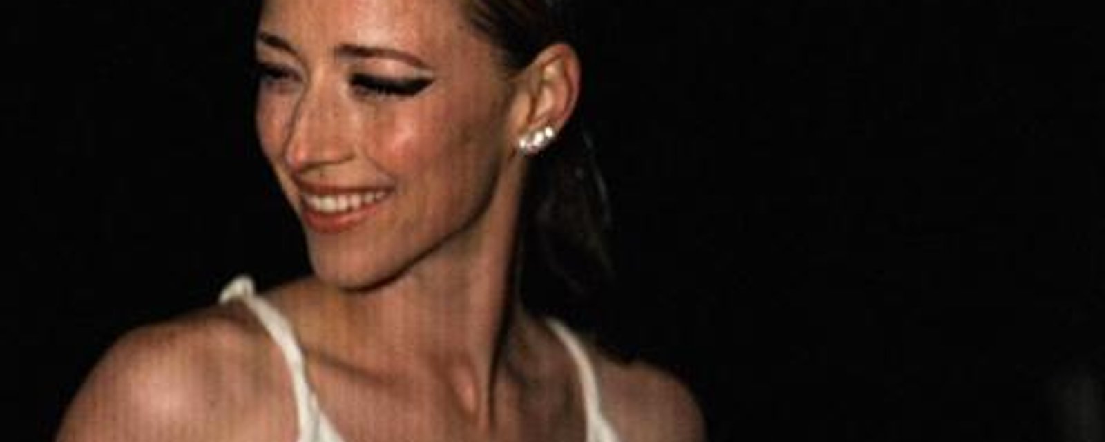Karine Vanasse fait tourner toutes les têtes avec ses photos sexy et élégantes dans le Elle Québec