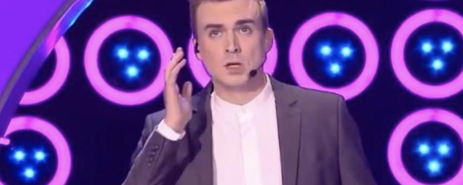 PHOTO | L'humoriste Arnaud Soly s'est mis complètement à poil pour la St-Valentin