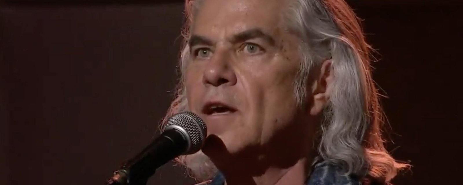 À VOIR: Richard Séguin nous redonne espoir en chantant Rester debout, à Tout le monde en parle
