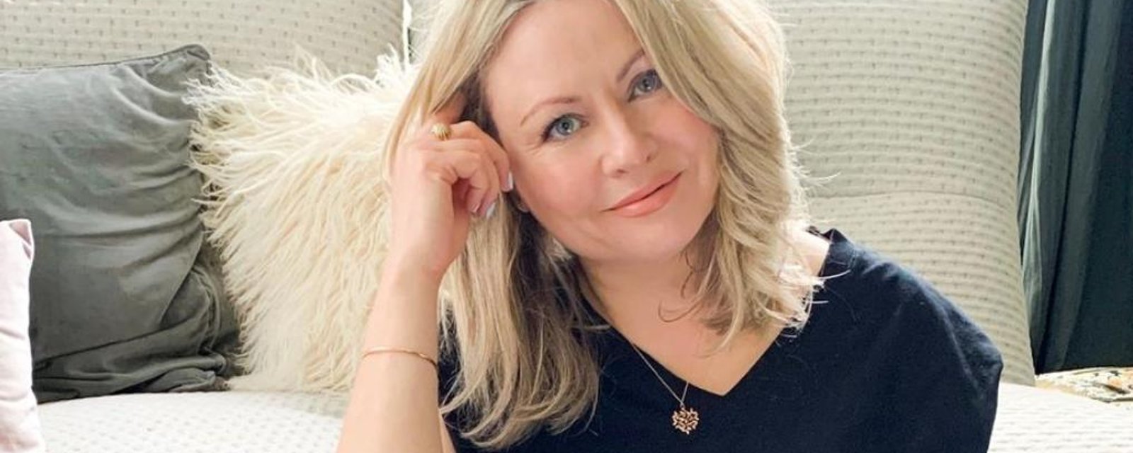 Mitsou plus resplendissante que jamais dans une nouvelle photo au grand air