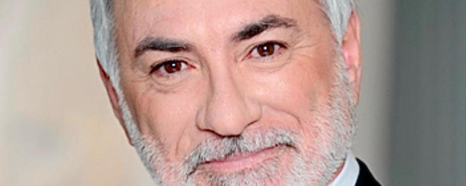 En arrêt cardiaque, l’acteur Robert Marien se fait sauver la vie grâce au défibrillateur