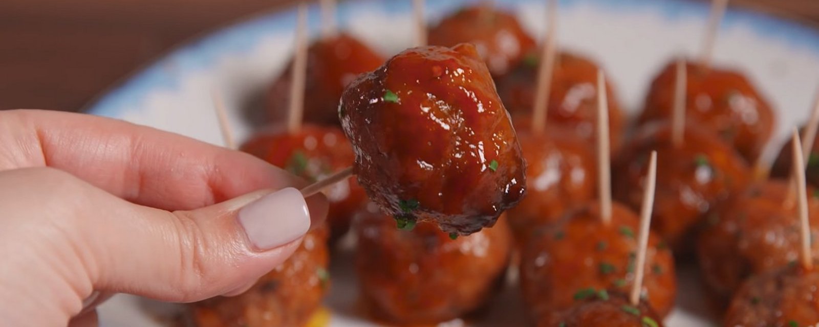 Boulettes à la mijoteuse, que des ingrédients simples pour un goût du tonnerre! 