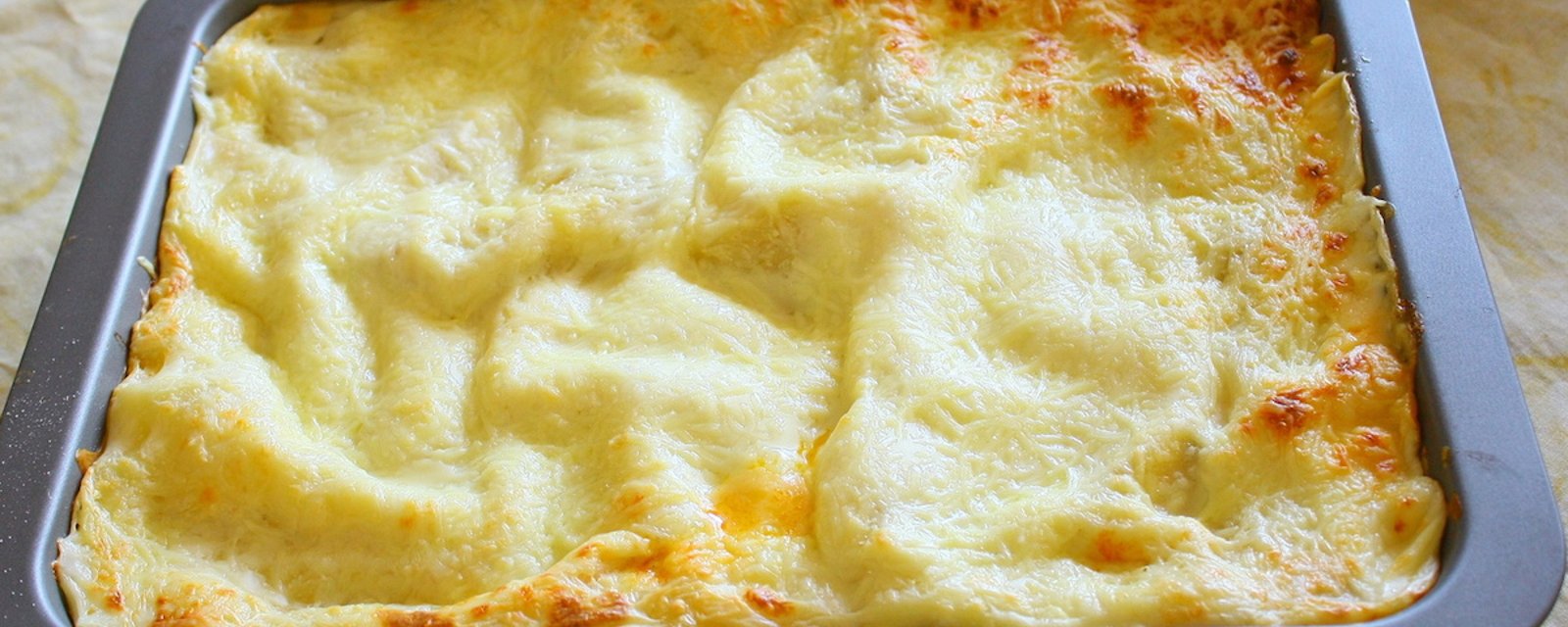 Casserole de pommes de terre réconfortante pour les froides soirées d’hiver