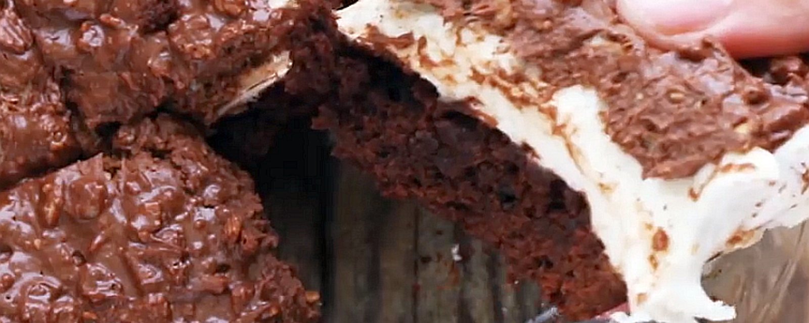 Barres de brownies et Rice Krispies à la guimauve