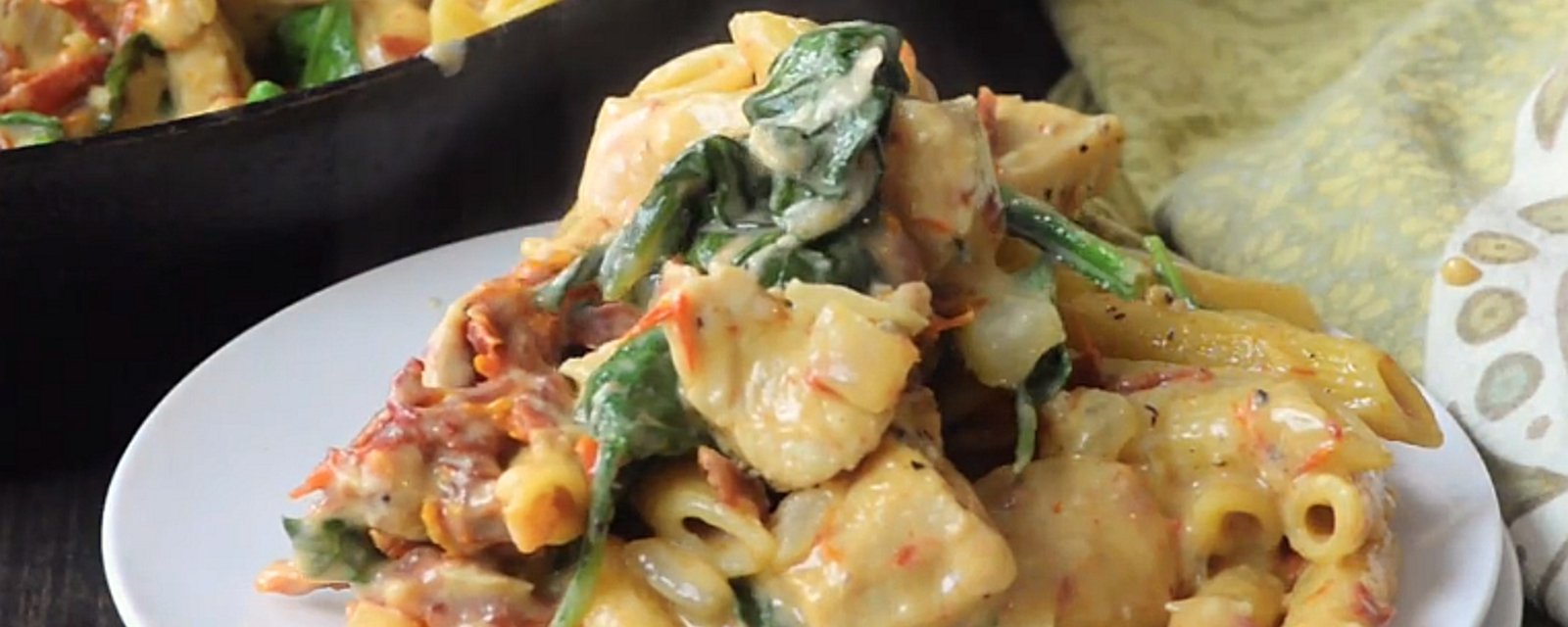 Cuisinez ces pâtes au poulet à la florentine dans une seule casserole