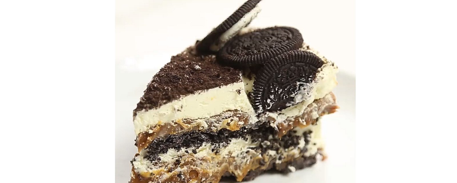 Gâteau étagé aux biscuits Oreo et au dulce de leche