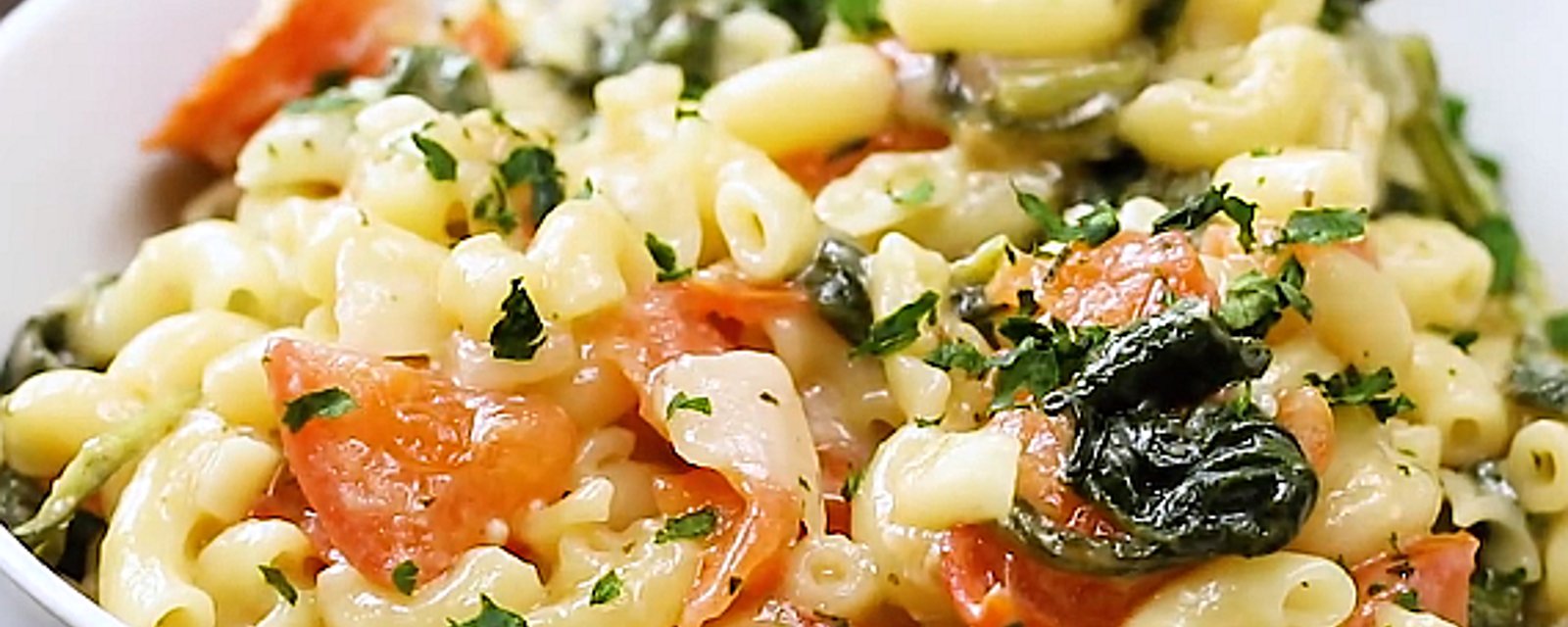 Macaroni ultra savoureux aux épinards et au feta