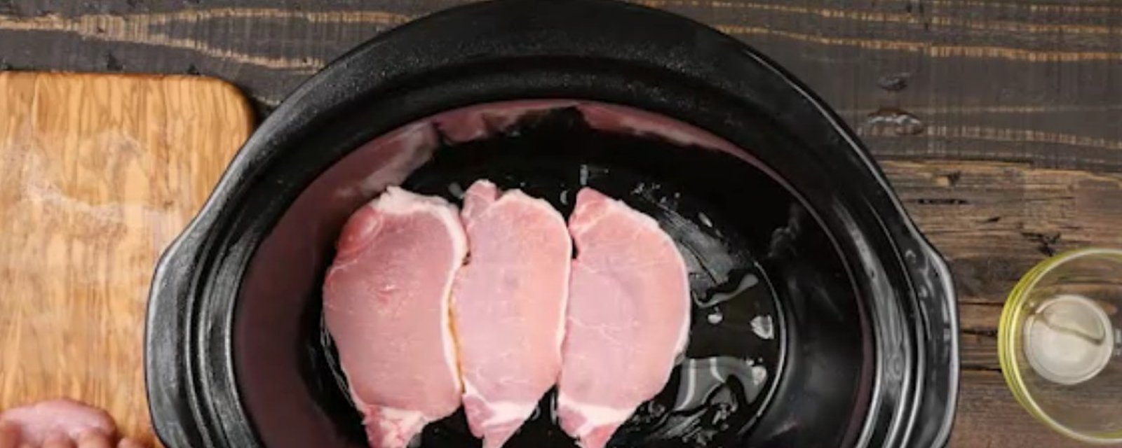 Cette recette de côtelettes de porc à la mijoteuse est la meilleure qui soit