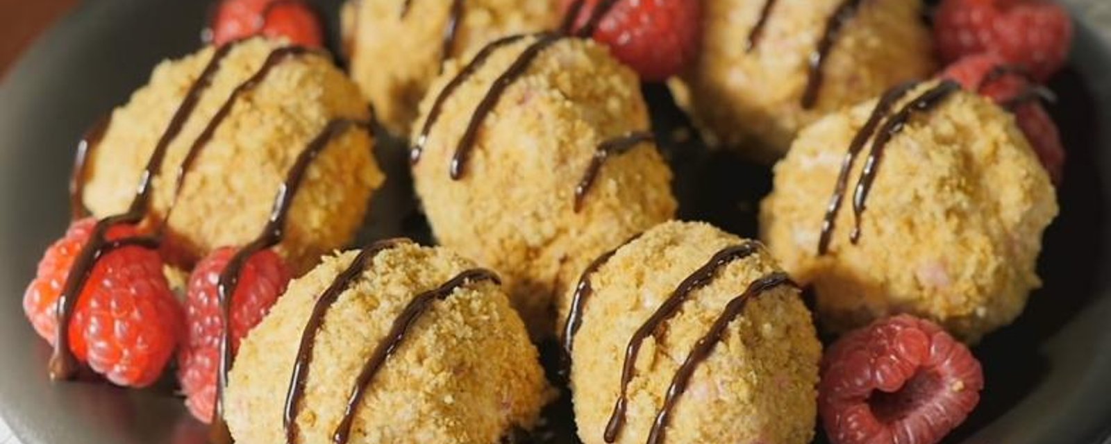 Bouchées de gâteau au fromage aux framboises