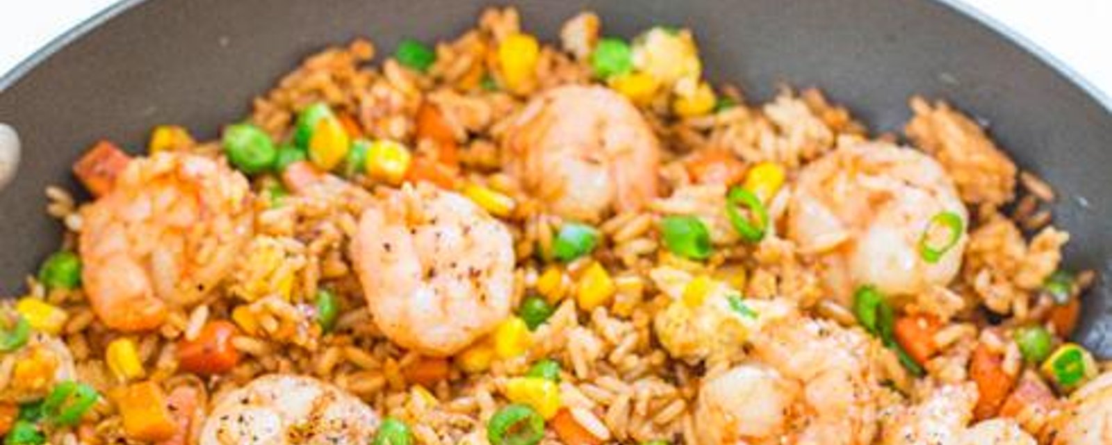 Riz frit aux crevettes encore meilleur que celui que vous vous faites livrer