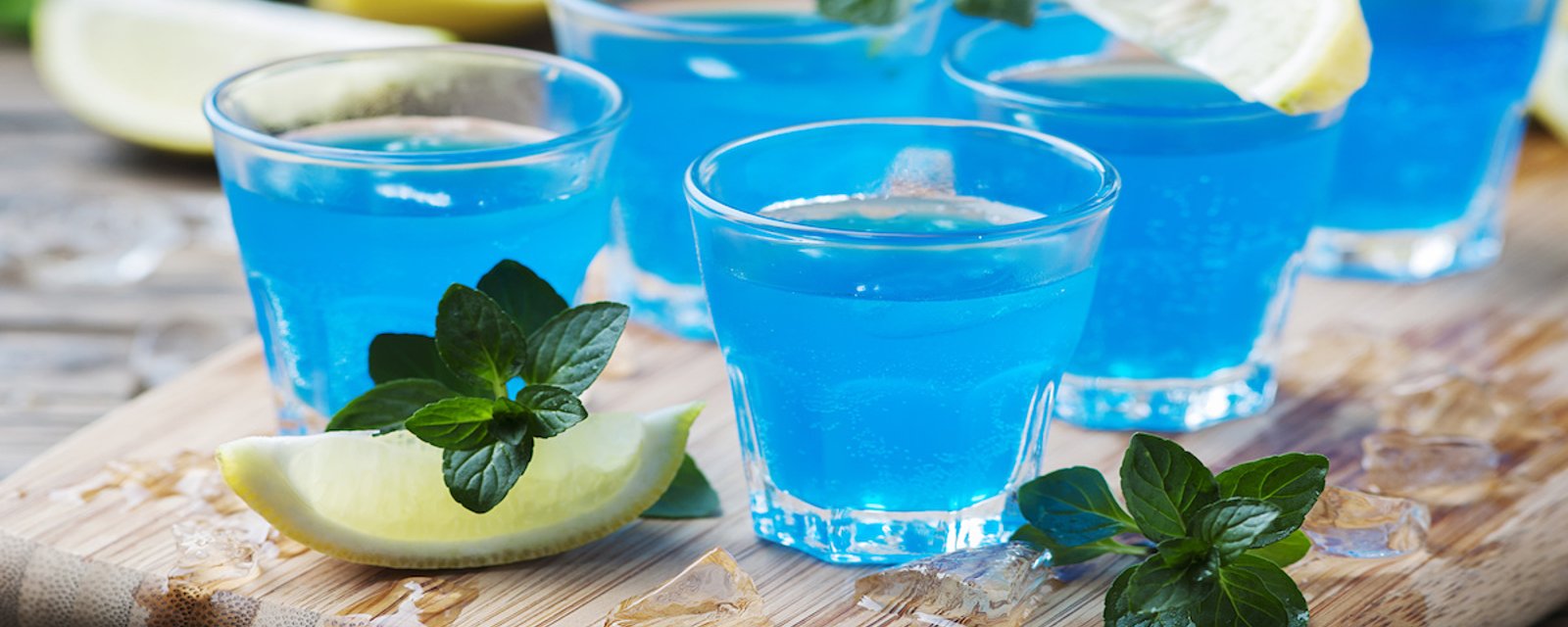 La sangria bleue, la sangria parfaite pour célébrer la St-Jean-Baptiste