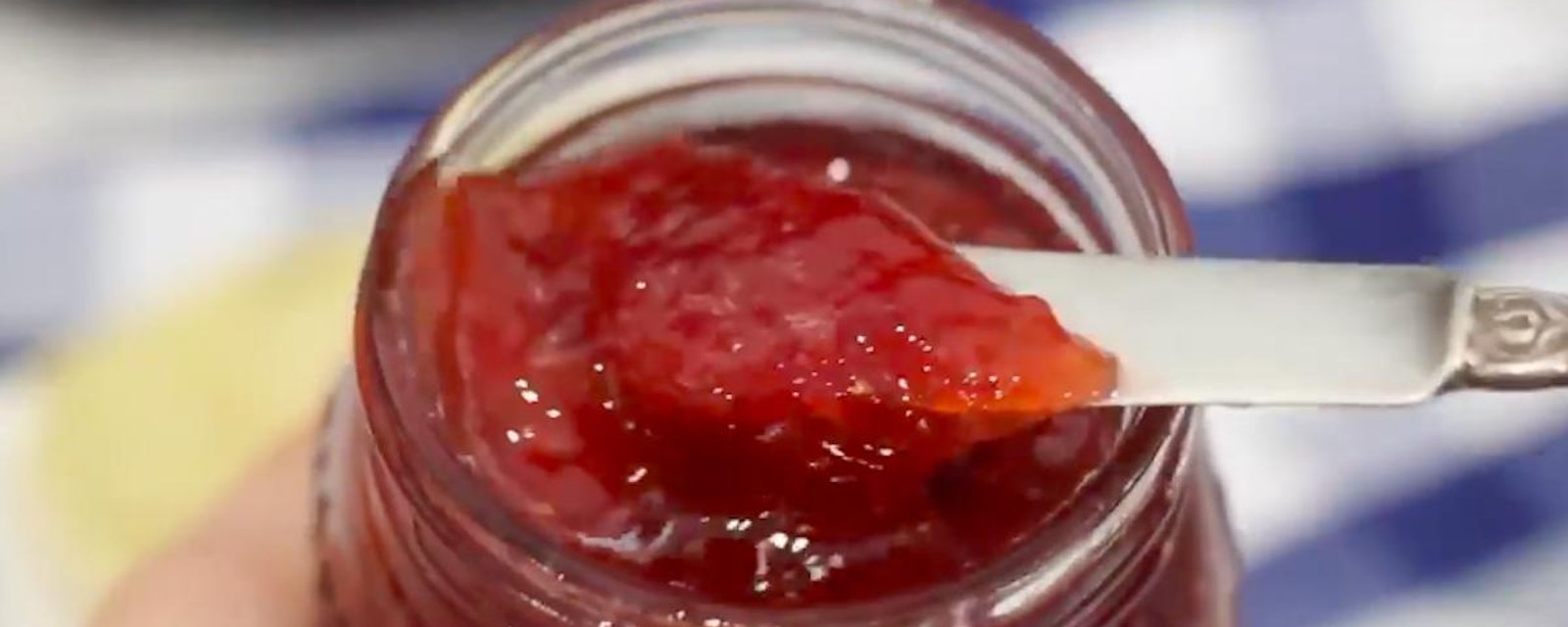 Confiture aux fraises qui se prépare instantanément