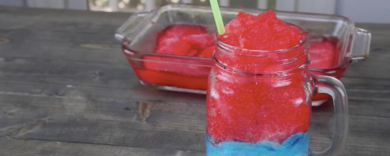 Slush à la limonade de fraise et framboise bleue