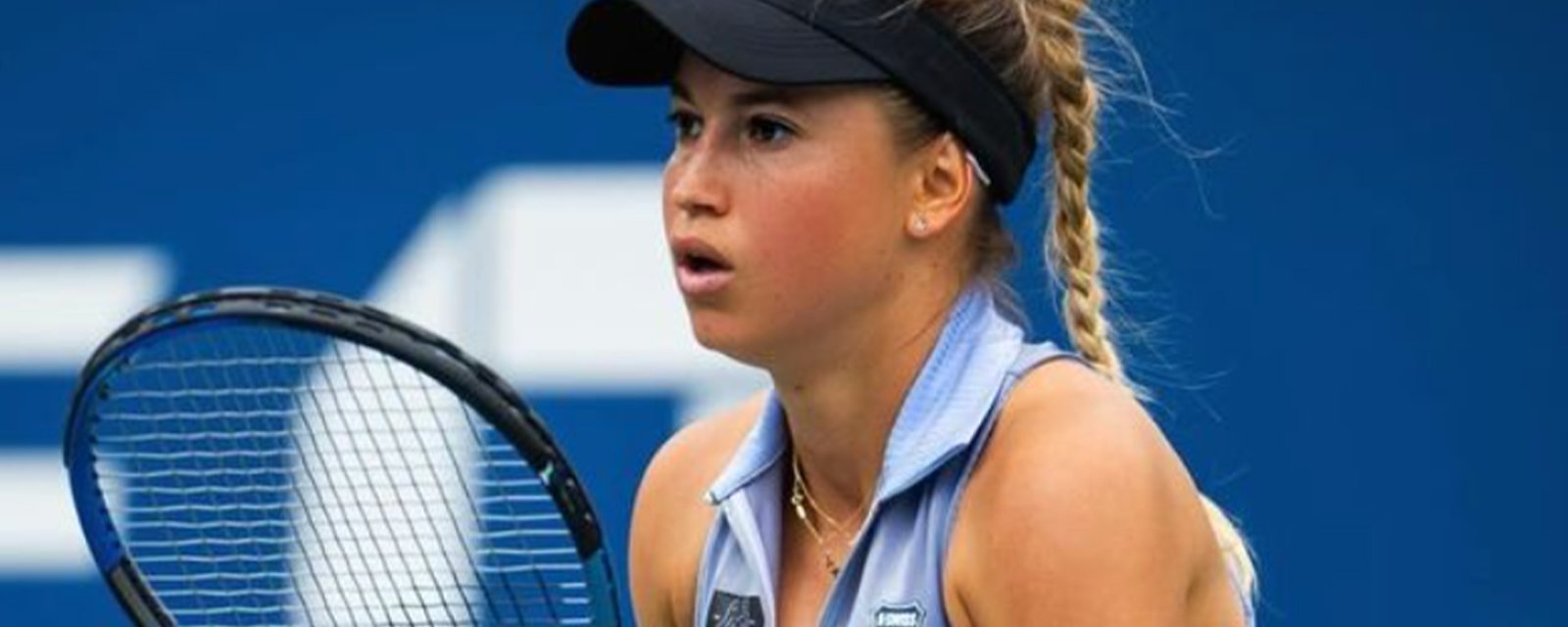 La joueuse de tennis Yulia Putintseva manque complètement de respect à une ramasseuse de balles.