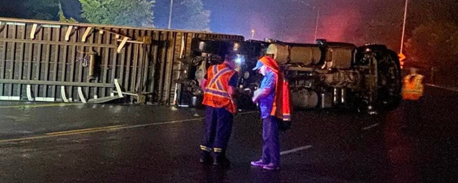 Une tornade renverse un camion à Brossard et fait plusieurs autres dégâts.