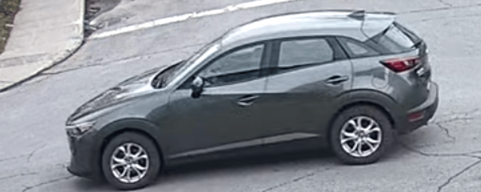 La police demande l'aide de la population pour retrouver une Mazda CX-3 grise foncée