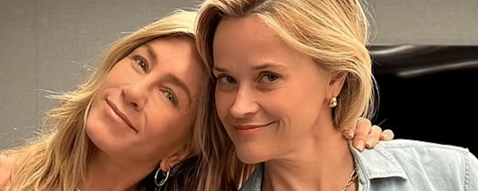 Jennifer Aniston et Reese Witherspoon prennent la pose pour annoncer une magnifique nouvelle.