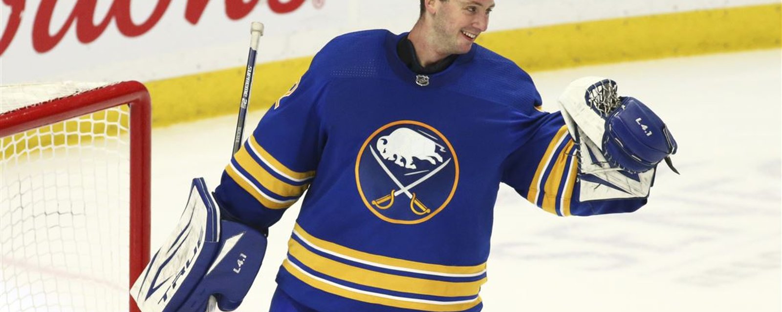Les Sabres forcés d'envoyer leur gardien #6 dans la mêlée!