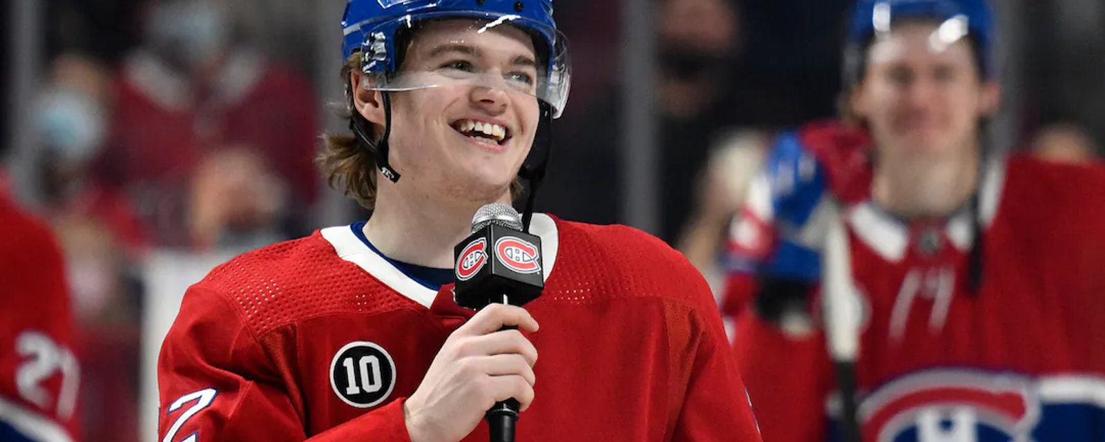 Cole Caufield offre un cadeau en or à un jeune partisan