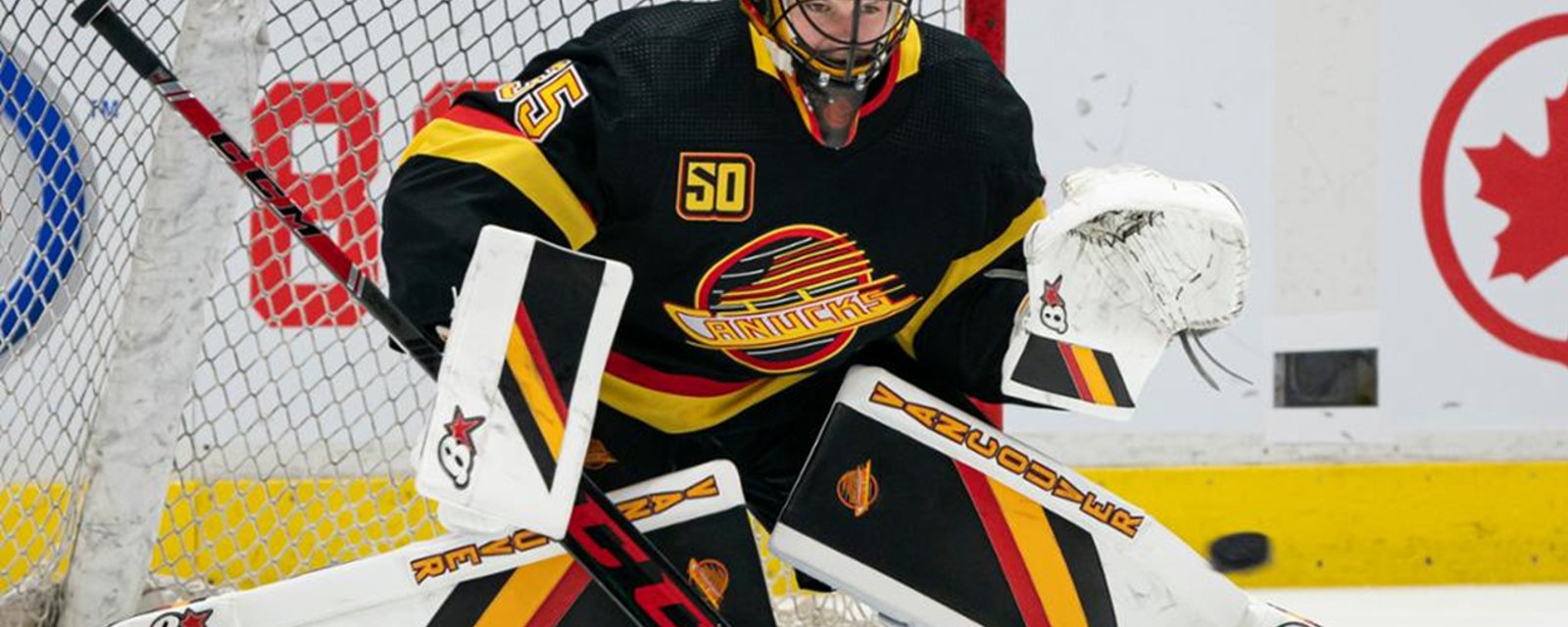 Thatcher Demko rend hommage à Gino Odjick sur son nouveau masque rétro