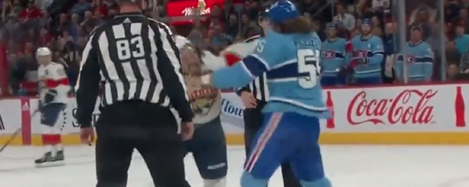 Violent combat entre Michael Pezzetta et Ryan Lomberg 