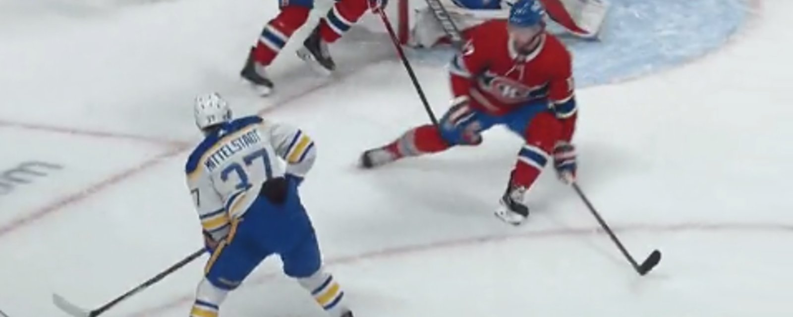 VIDÉO | Josh Anderson reçoit un tir en plein visage 