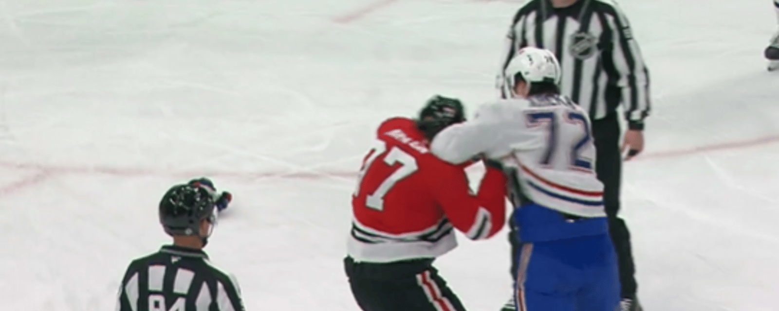 Arber Xhekaj jette les gants contre Patrick Maroon