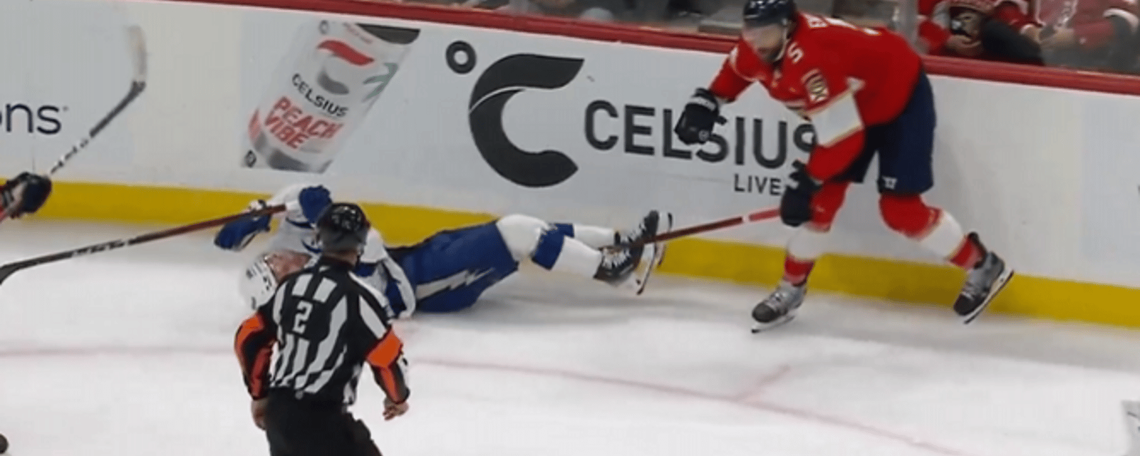 La LNH suspend Aaron Ekblad pour son geste contre Brandon Hagel