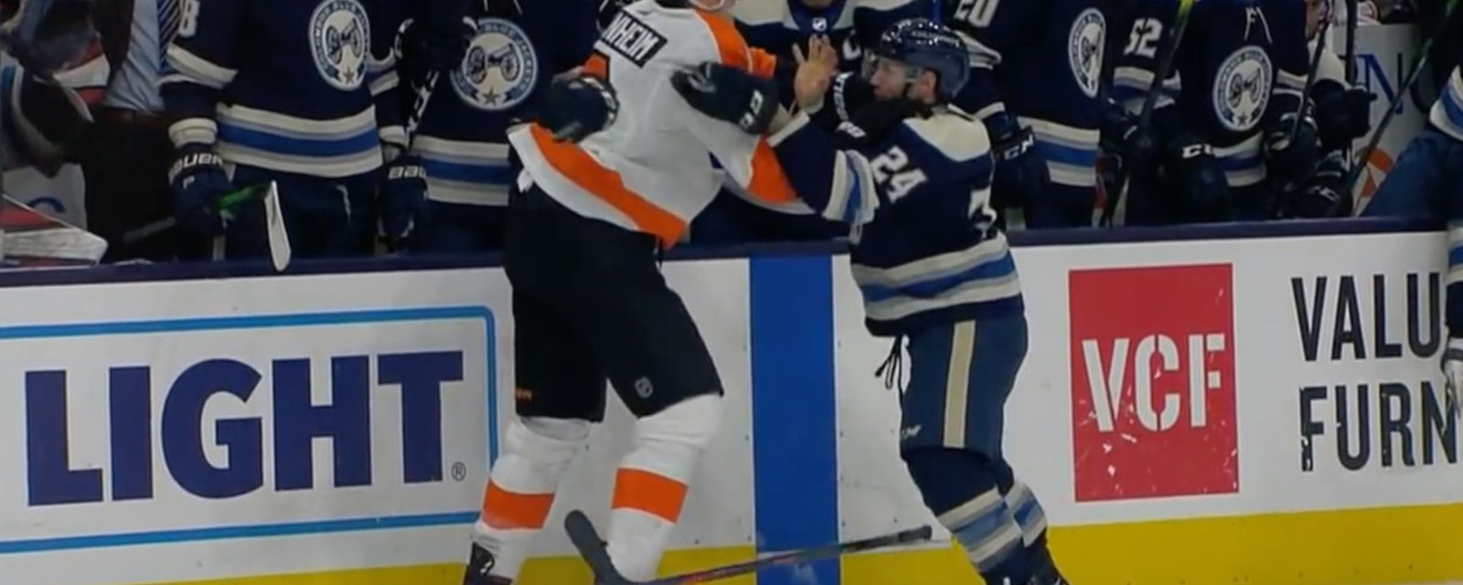 La fois ou Nathan Gerbe 5'4 s'était battu contre Travis Sanheim 6'3 