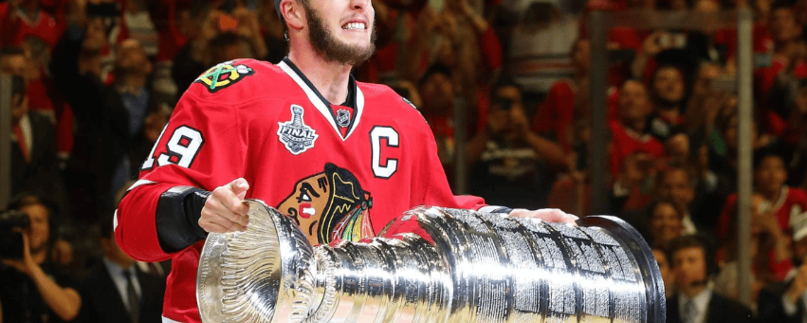 C'est maintenant officiel, Jonathan Toews sera de retour dans la LNH