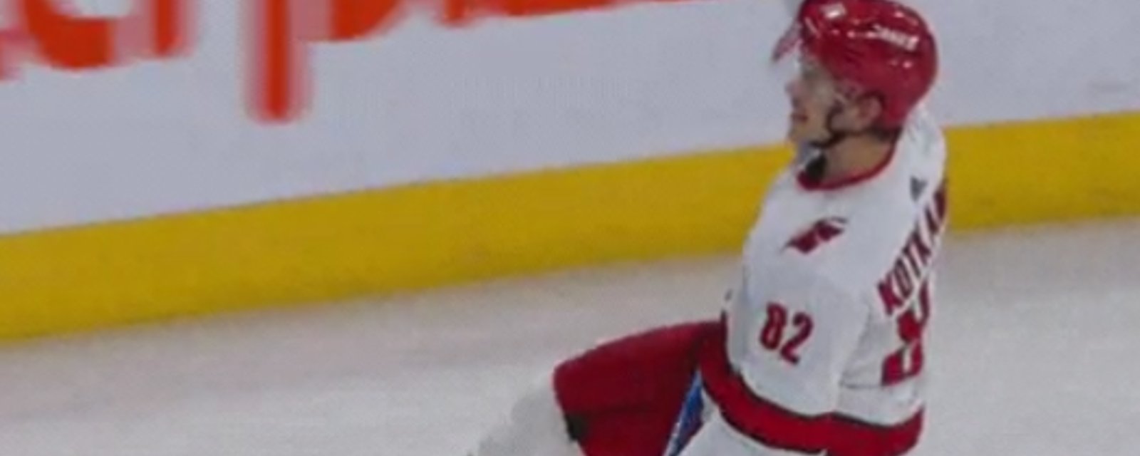 Jesperi Kotkaniemi donne la victoire aux Hurricanes au Centre Bell en tirs de barrage 