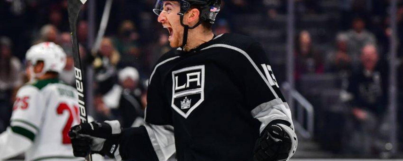 Gabriel Vilardi offre un cadeau à une spectatrice pour s'excuser