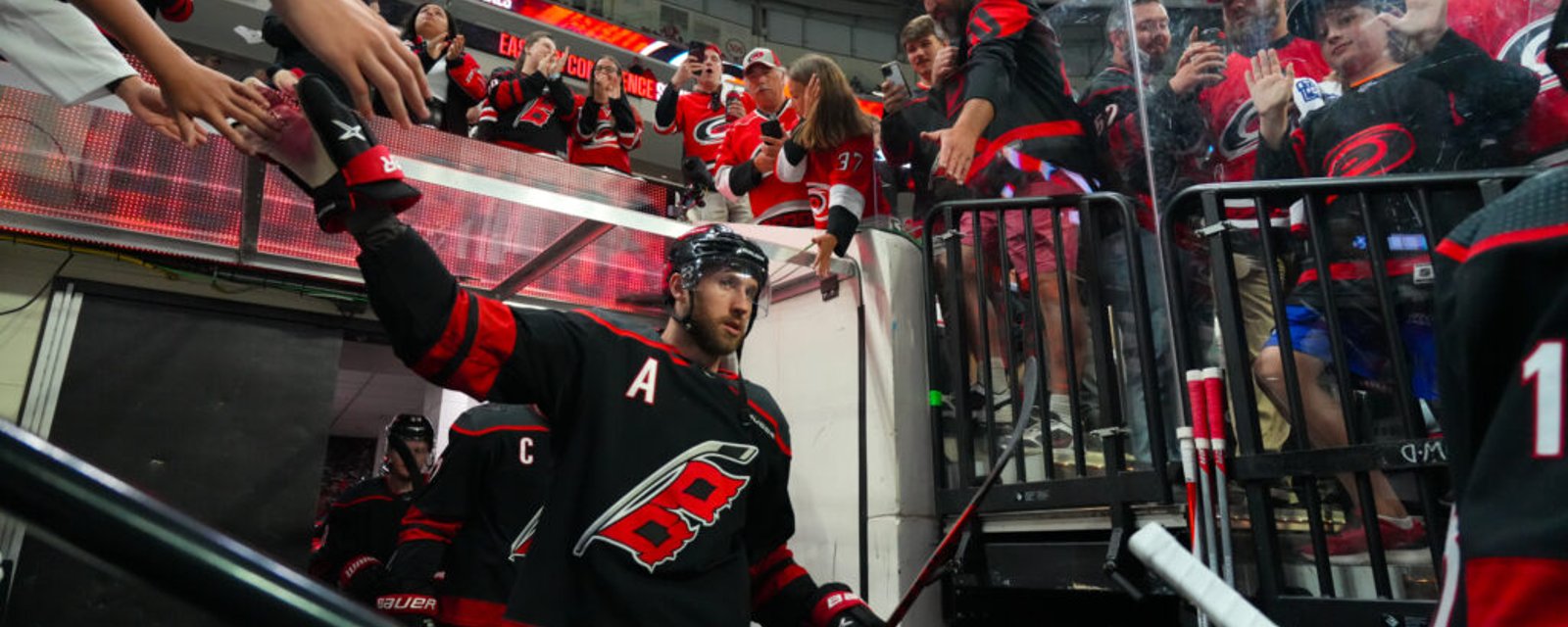 Rumeur : Les Hurricanes travaillent sur un contrat à long terme pour Jaccob Slavin 