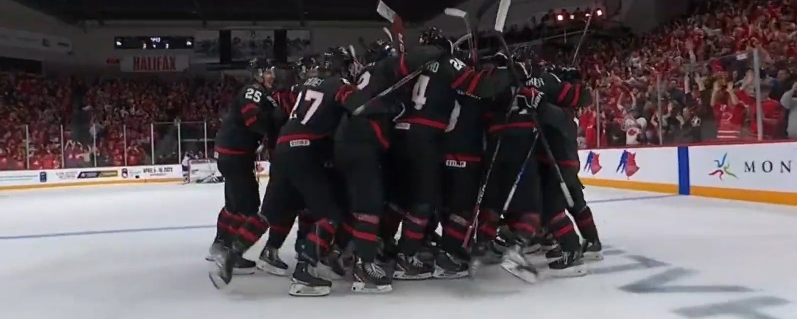 À VOIR : Connor Bedard inscrit le but du tournoi jusqu'à présent! 