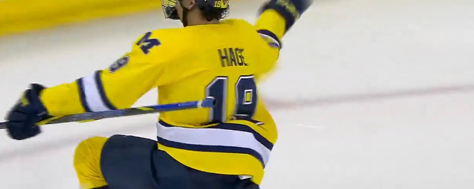 Michael Hage inscrit un superbe but dans la NCAA