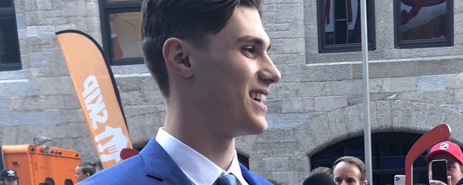 Juraj Slafkovsky hué par les partisans à son arrivée au Centre Bell