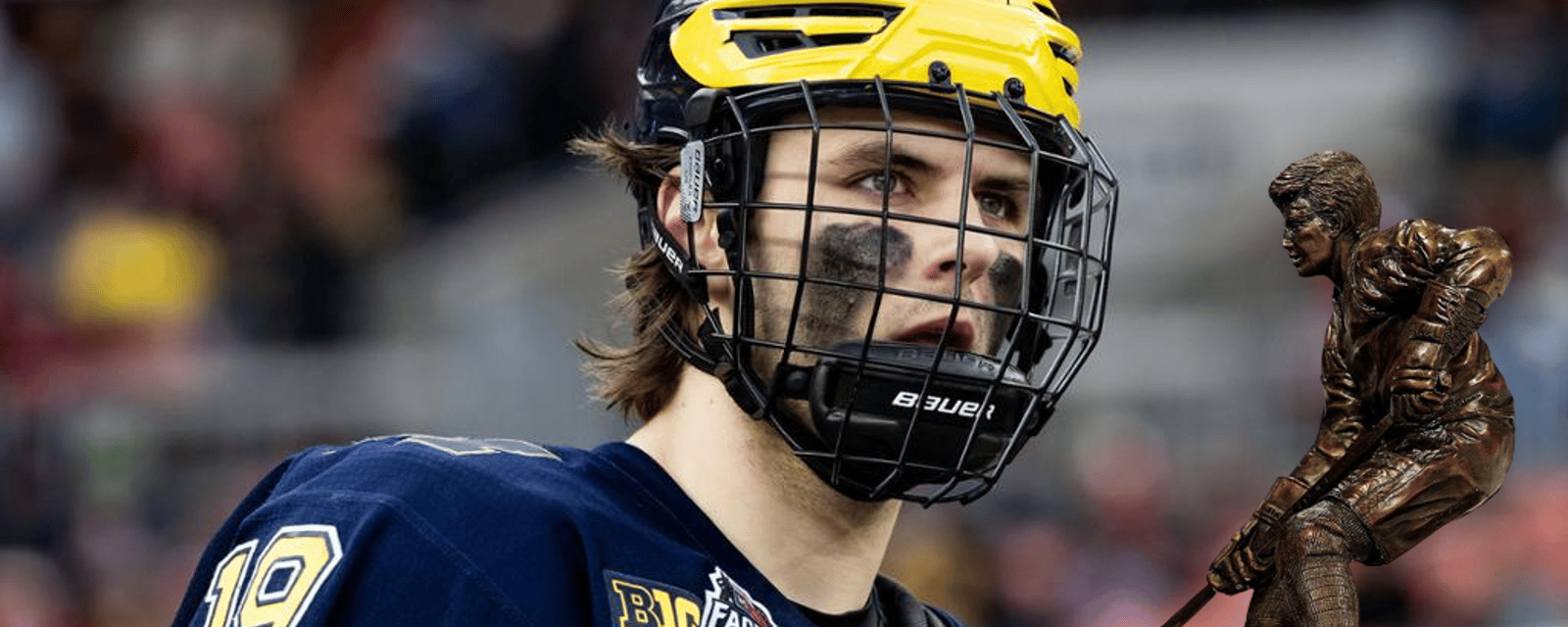 Adam Fantilli remporte le trophée Hobey Baker