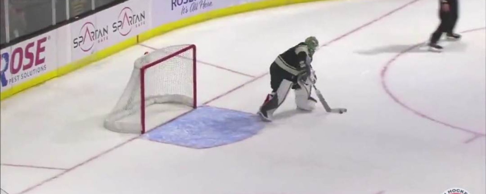 Jesper Wallstedt souligne sa première victoire dans la AHL avec un but!