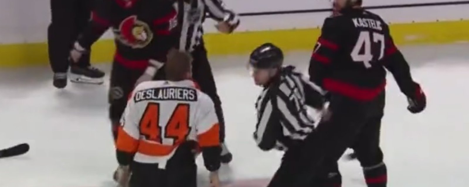 Nicolas Deslauriers s'est battu contre deux joueurs des Sens sur la même séquence!