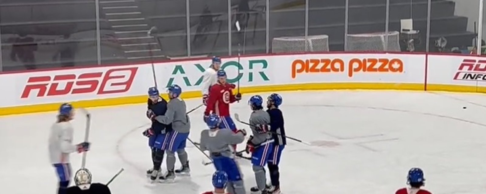 Cédric Paquette et Alexander Romanov en viennent aux coups à l'entraînement du CH!