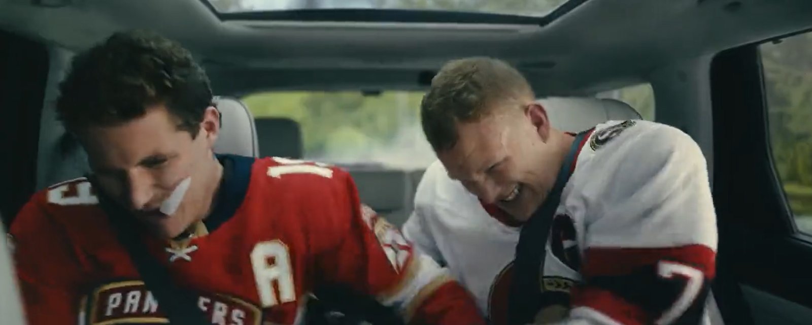 Matthew et Brady Tkachuk en vedette dans une publicité hilarante